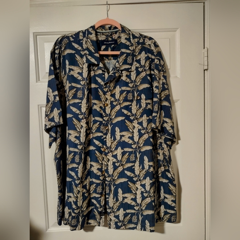 Tommy Bahama Men's 100% Silk Hawaiian Floral Blue Button Down Shirt Size 2 XB